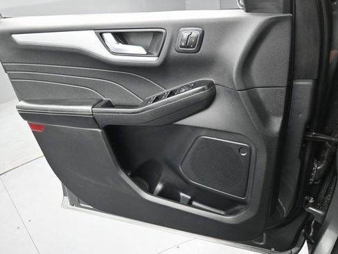 Used 2025 Ford Escape Platinum image 23