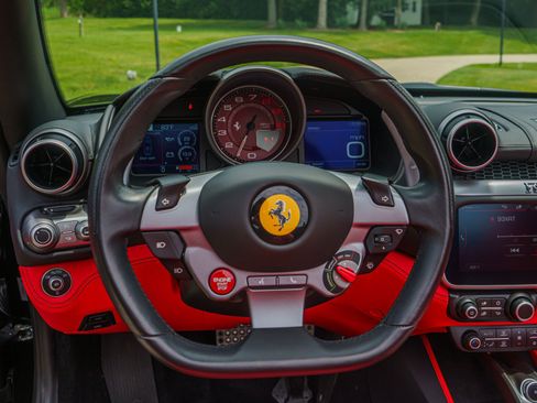 Used 2019 Ferrari Portofino RWD image 65