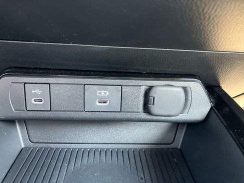 Used 2026 Toyota Prius LE FWD image 25
