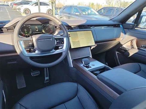 New 2025 Land Rover Range Rover SE image 27