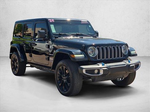 Used 2024 Jeep Wrangler Unlimited Sahara w/ Technology Group AWD/4WD image 3