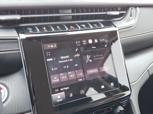 Used 2023 Jeep Grand Cherokee Laredo w/ Luxury Tech Group I RWD image 25