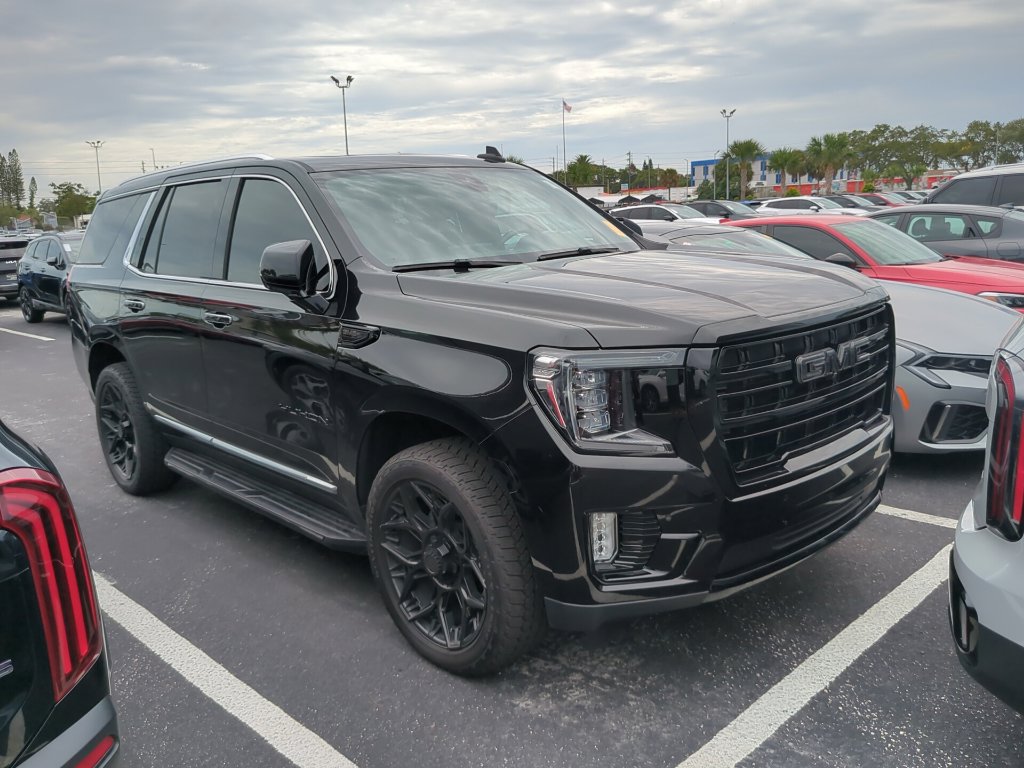 Used 2022 GMC Yukon SLT w/ SLT Premium Package AWD/4WD image 2