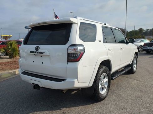 Used 2017 Toyota 4Runner SR5 Premium image 4