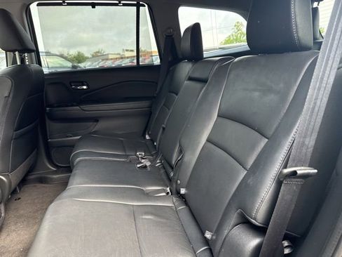 Used 2018 Honda Pilot Touring image 11