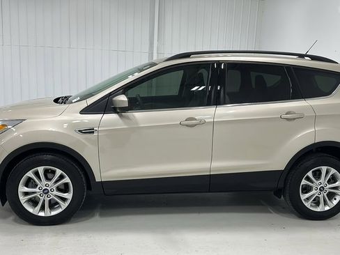 Used 2018 Ford Escape SE w/ SE Sync 3 Package image 3