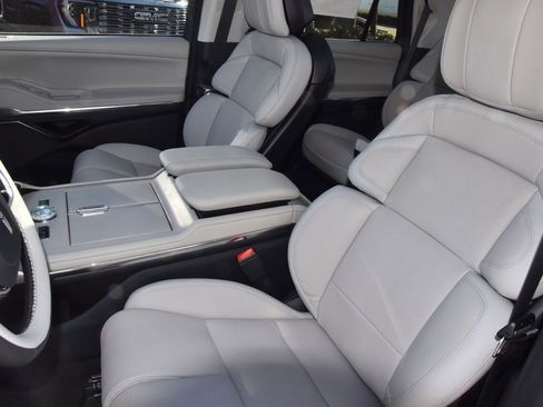New 2025 Lincoln Navigator Reserve image 37