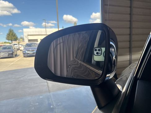 Used 2016 Volvo XC90 T6 Momentum image 26