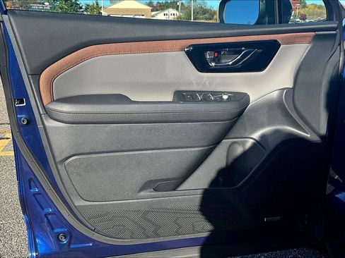 Used 2025 Subaru Forester Sport image 19