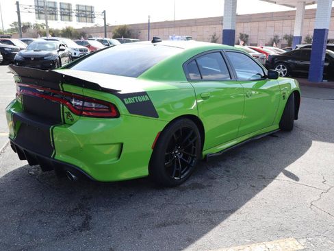 Used 2017 Dodge Charger R/T RWD image 3