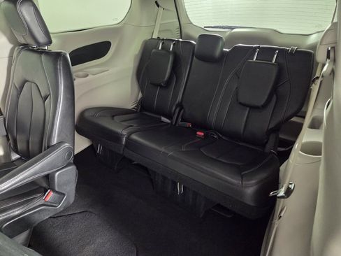 Used 2023 Chrysler Pacifica Touring-L FWD image 26