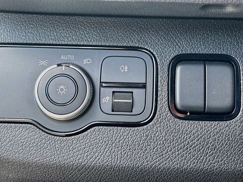 Used 2025 Mercedes-Benz Sprinter 2500 image 27