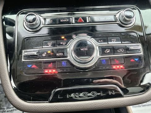 Used 2022 Lincoln Corsair AWD w/ Premium Package image 19