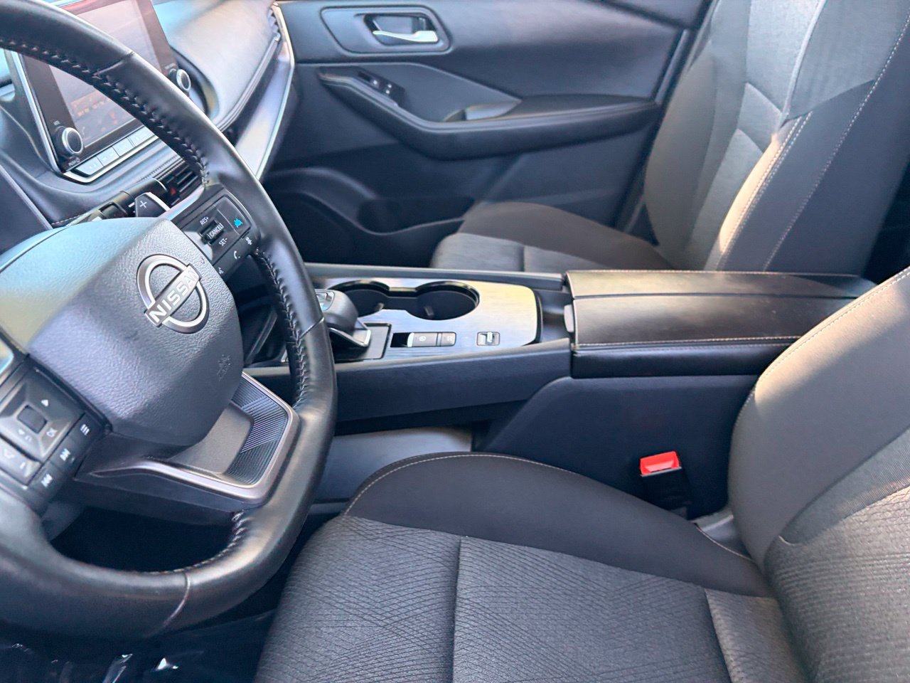 Certified 2025 Nissan Rogue SV FWD image 19