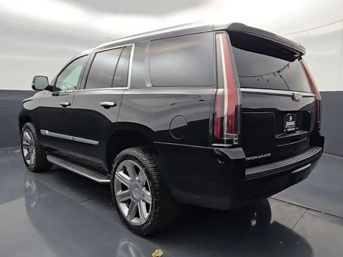 Used 2019 Cadillac Escalade Luxury AWD/4WD image 11