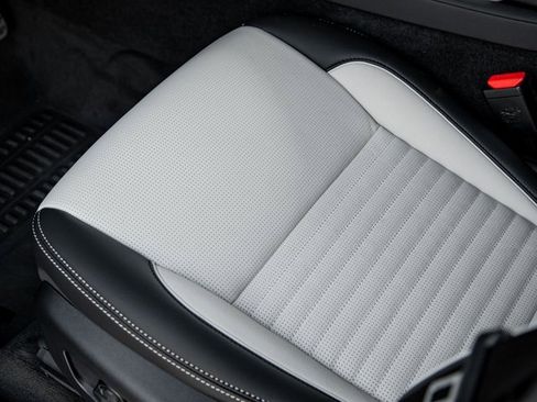 Used 2024 Land Rover Discovery Sport Dynamic SE image 15