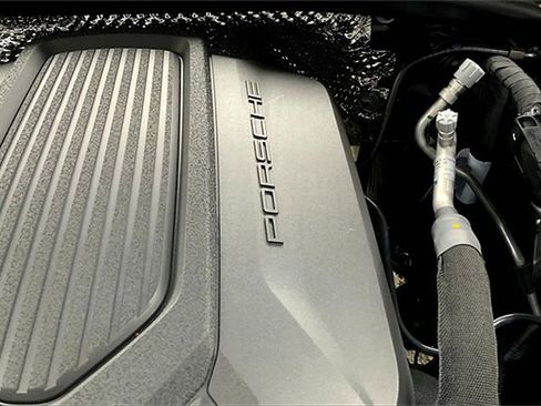 New 2025 Porsche Macan image 40