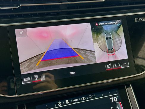 Used 2022 Audi Q8 Premium Plus w/ Premium Plus Package image 3