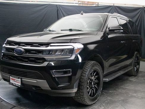 Used 2022 Ford Expedition Limited image 6