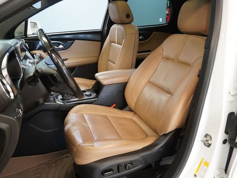 Used 2019 Chevrolet Blazer Premier w/ Sun and Wheels Package FWD image 3