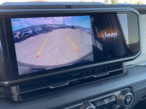 Used 2024 Jeep Wrangler Unlimited Sahara image 22