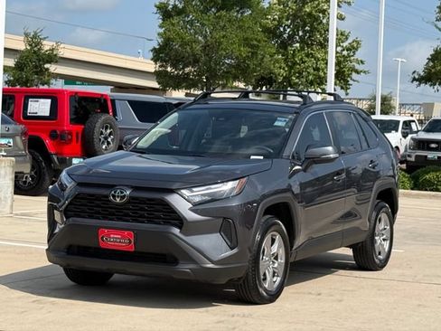 Used 2025 Toyota RAV4 XLE FWD image 6