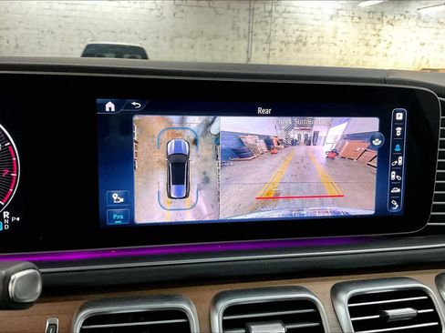 Used 2024 Mercedes-Benz GLS 450 4MATIC image 23