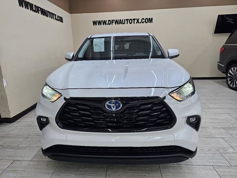 Used 2023 Toyota Highlander LE image 3
