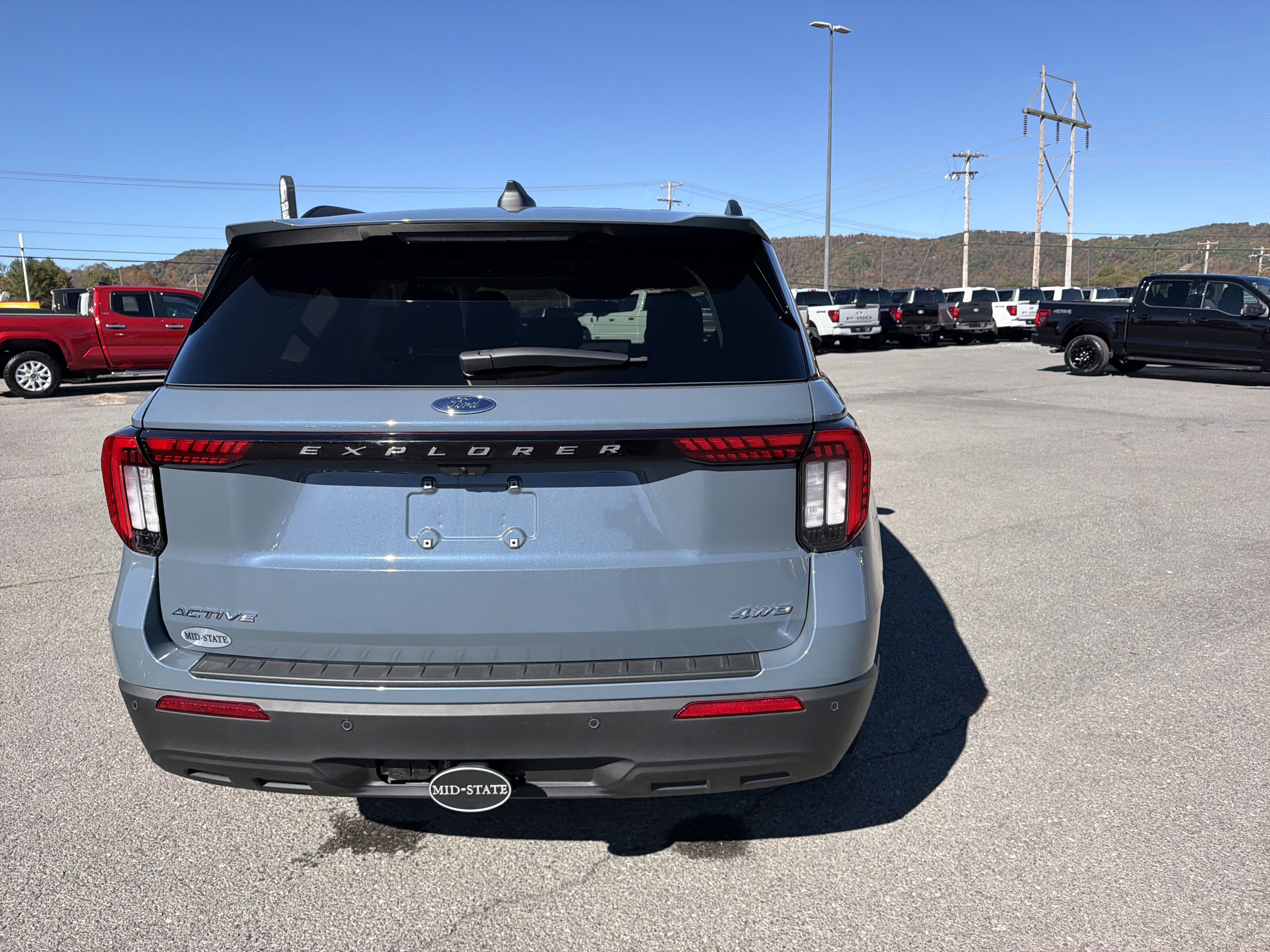 Used 2025 Ford Explorer Active AWD/4WD image 5