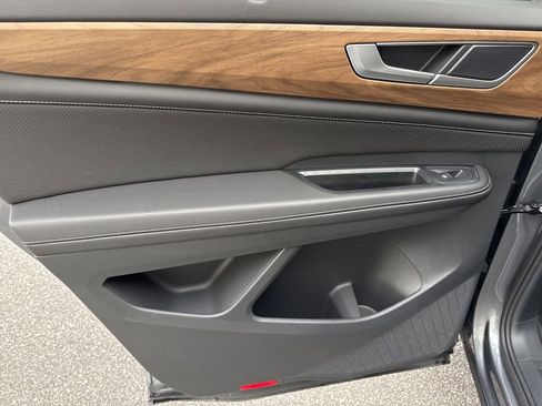 Certified 2024 Volkswagen Atlas SE image 14