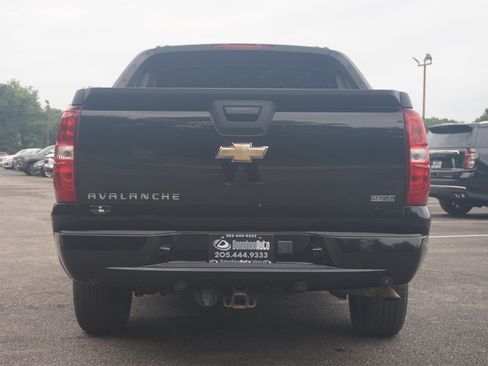 Used 2011 Chevrolet Avalanche LT w/ Luxury Package image 9