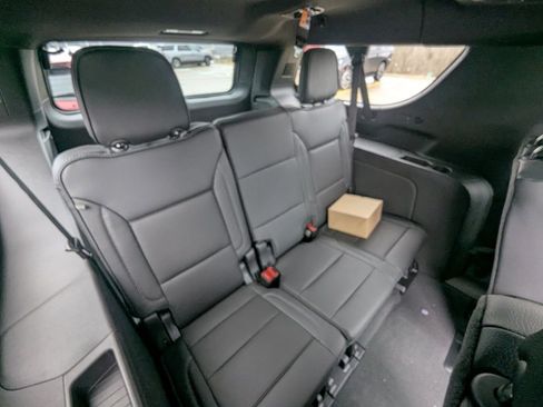 New 2026 GMC Yukon XL Denali w/ Denali Reserve Package image 17