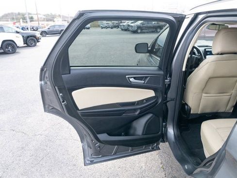 Used 2022 Ford Edge SE image 11