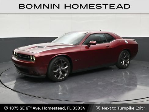 Used 2018 Dodge Challenger SXT Plus RWD image 1
