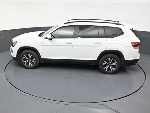 Used 2025 Volkswagen Atlas SE FWD image 13