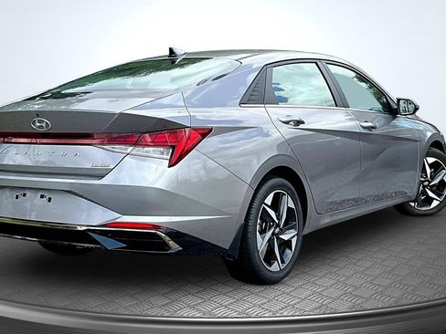 Used 2023 Hyundai Elantra Limited w/ Cargo Package FWD image 6