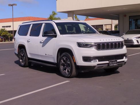 Used 2024 Jeep Wagoneer L Series III w/ Flexible Seating Group image 3