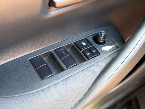 Used 2022 Toyota Corolla LE FWD image 18