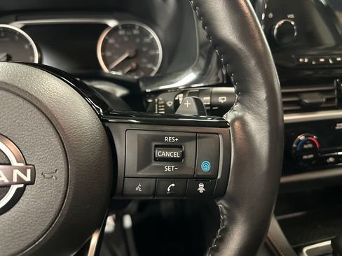 Used 2025 Nissan Pathfinder SL AWD/4WD image 27