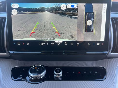 New 2026 Ford Expedition Active image 3