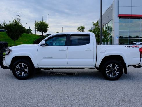 Used 2017 Toyota Tacoma TRD Sport w/ Tow Package (A/T) AWD/4WD image 6