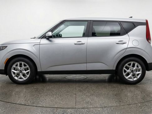 Used 2025 Kia Soul LX w/ LX Technology Package image 5
