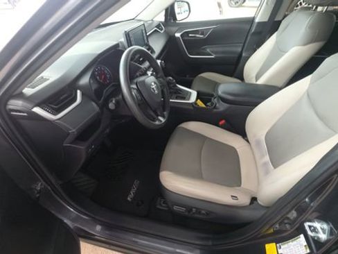 Used 2021 Toyota RAV4 XLE w/ Convenience Package FWD image 13