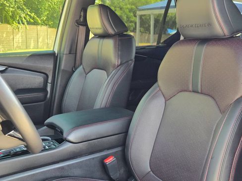 Used 2025 Honda Pilot Black Edition image 13