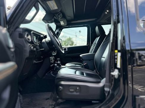 Used 2024 Jeep Wrangler Unlimited Sahara AWD/4WD image 11