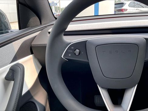 Used 2026 Tesla Model Y AWD image 17