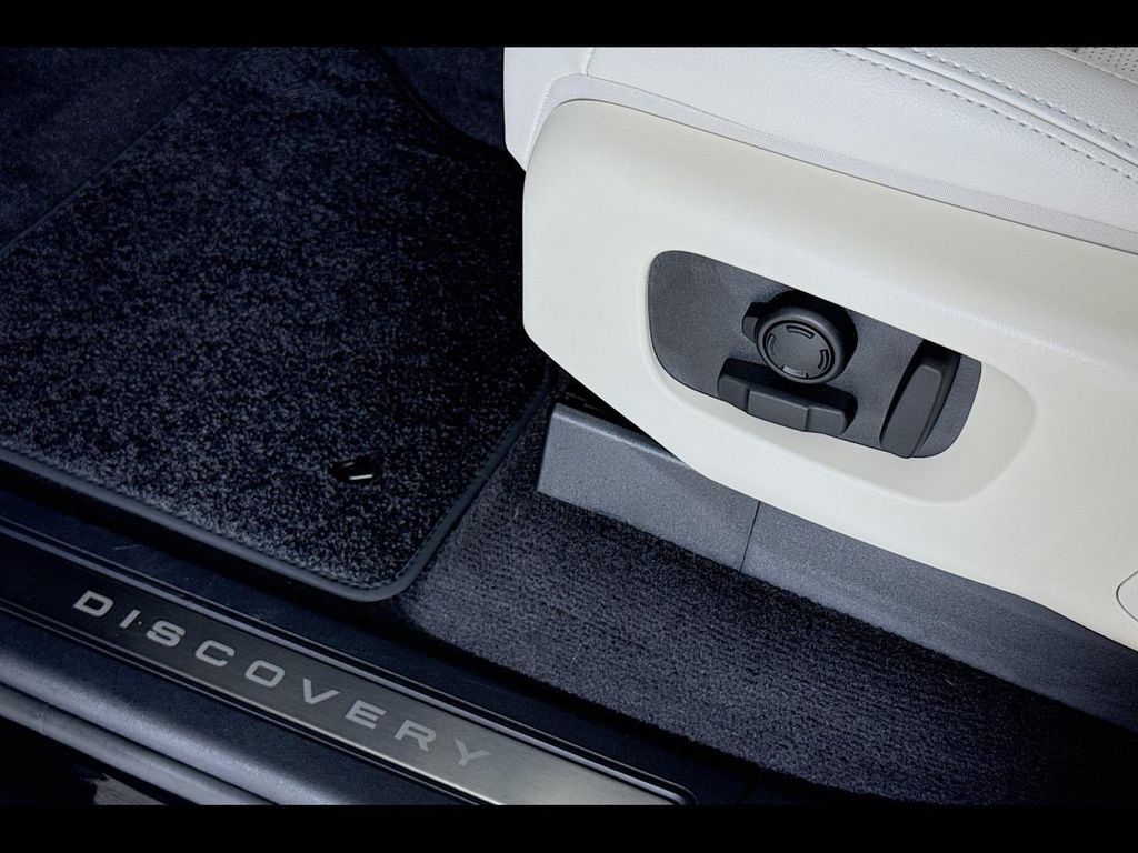 Used 2024 Land Rover Discovery S AWD/4WD image 18