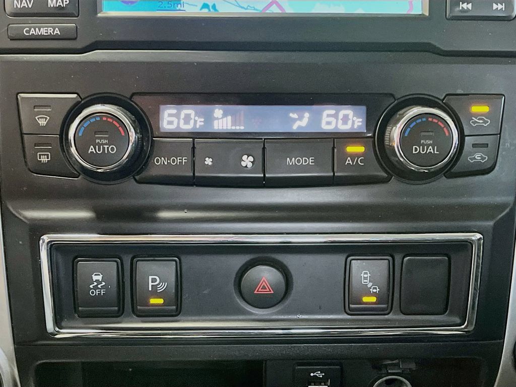 Used 2018 Nissan Titan SL AWD/4WD image 16