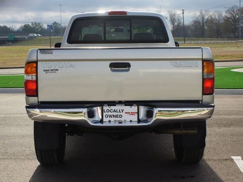 Used 2004 Toyota Tacoma PreRunner image 3