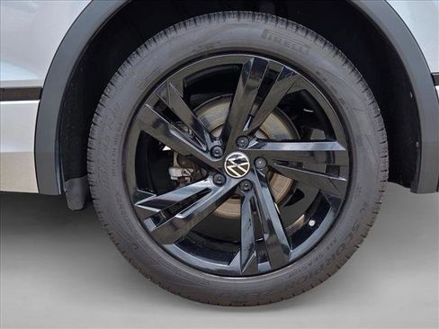 Used 2023 Volkswagen Tiguan SE R-Line FWD image 5
